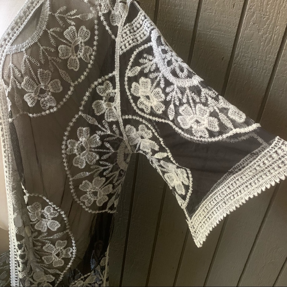 Woven Heart Black and Beige Embroidered Kimono Top - Picture 7 of 10